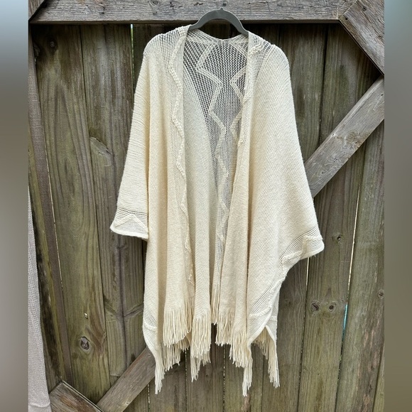 Do Everything in Love Boho Crocheted Knit Fringe Trim Kimono Cardigan Sweater - Picture 5 of 16